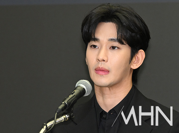 [포토] 김수현 "스타 김수현으로 지키기 위한 길을 선택" | 인스티즈