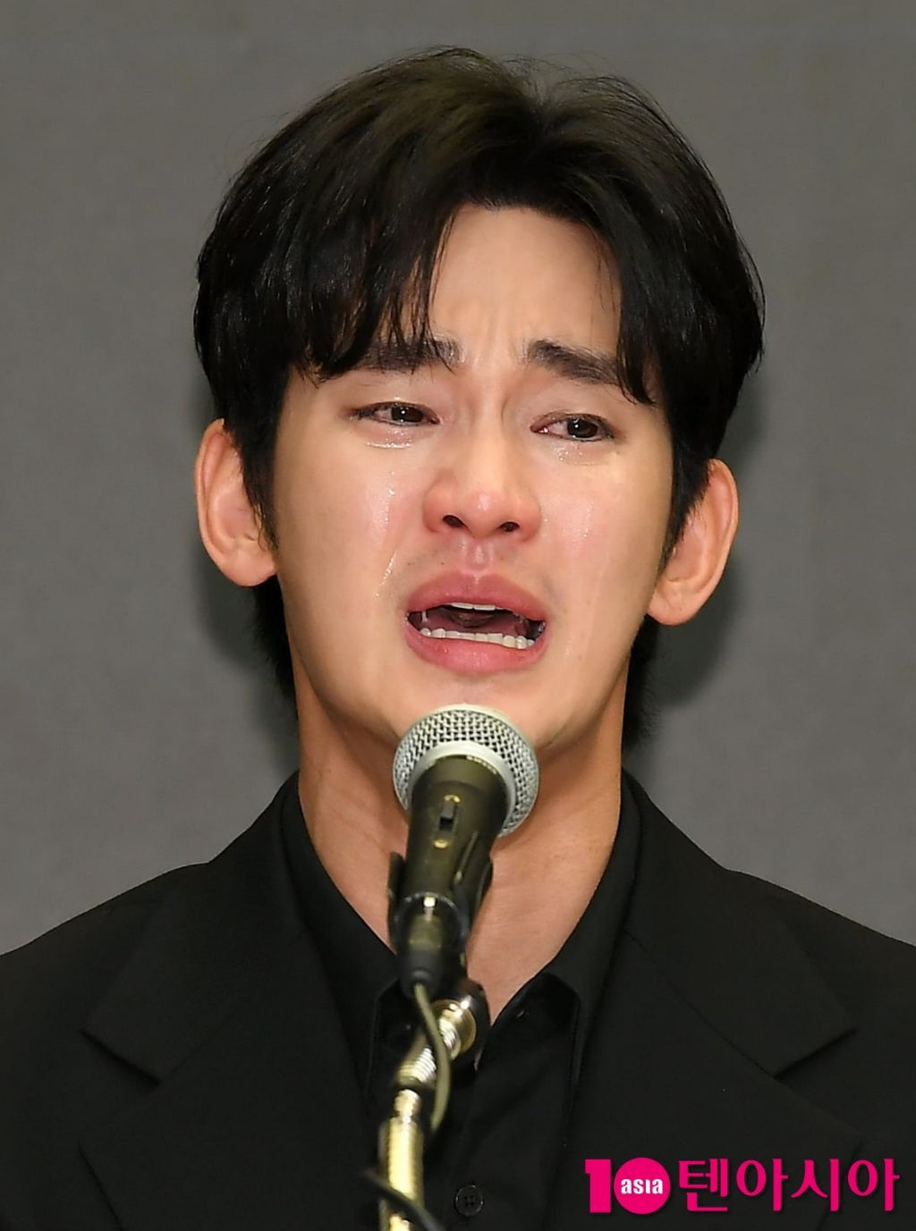 질문을 못 하는 대신 마음먹고 온듯한 기자들 | 인스티즈