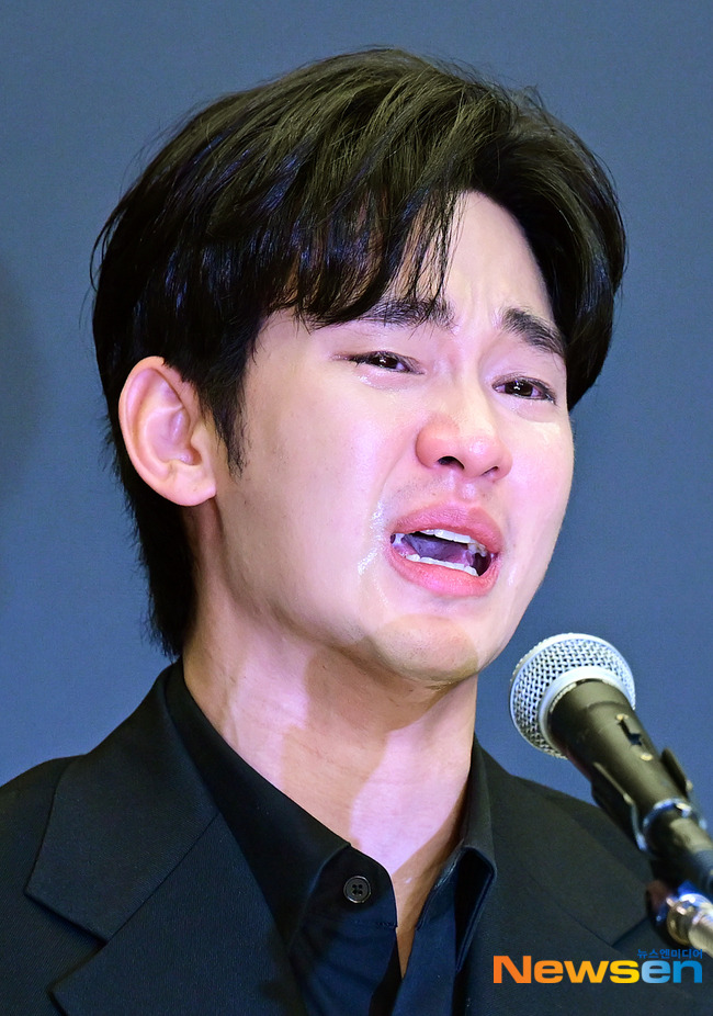 기자회견장에서 오열하는 김수현 | 인스티즈