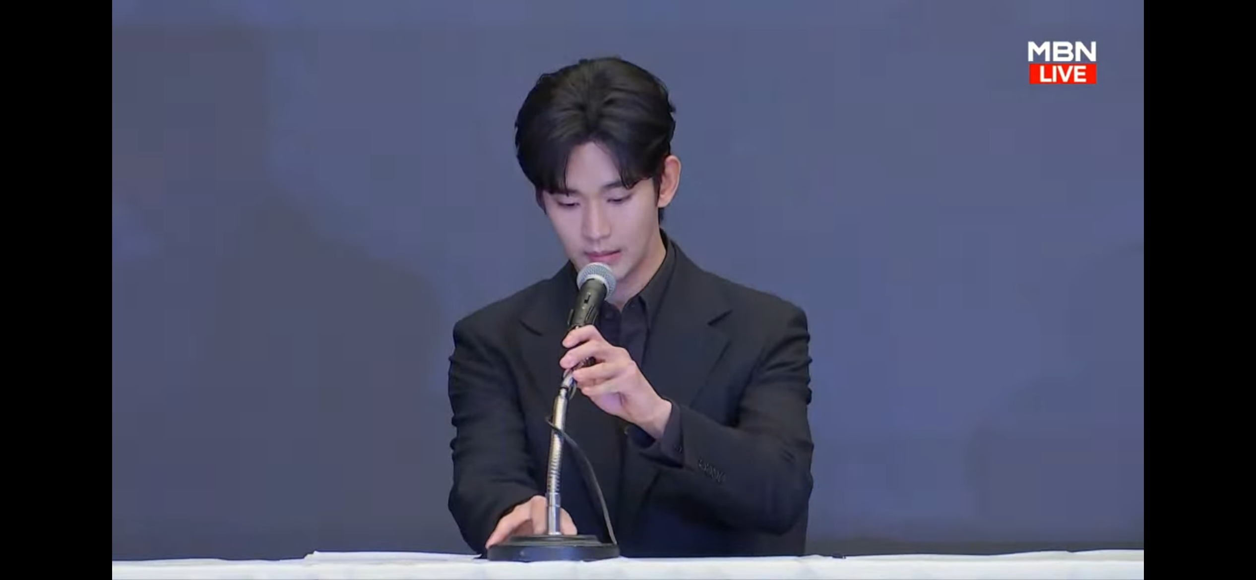 김수현 기자회견 등장 | 인스티즈