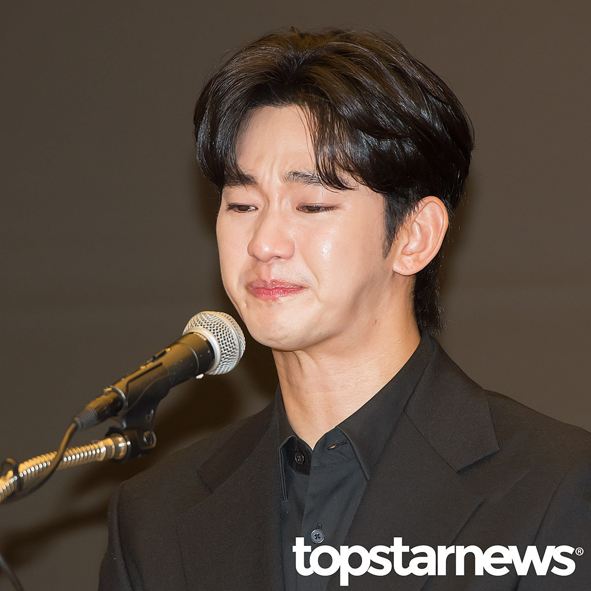 기자회견장에서 오열하는 김수현 | 인스티즈
