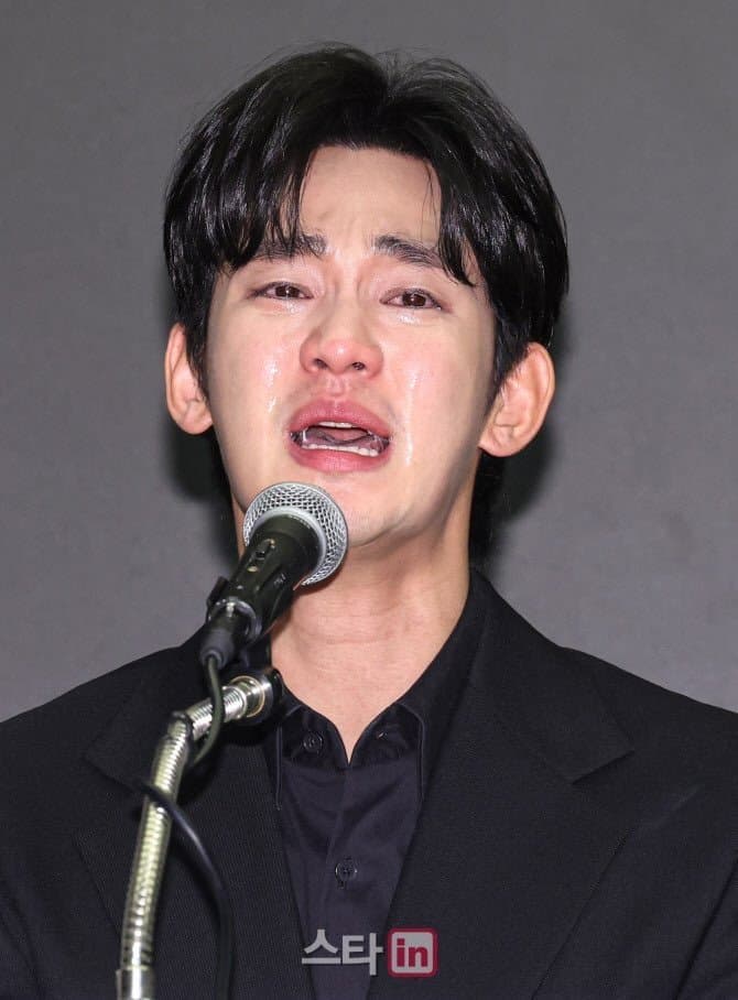 질문을 못 하는 대신 마음먹고 온듯한 기자들 | 인스티즈