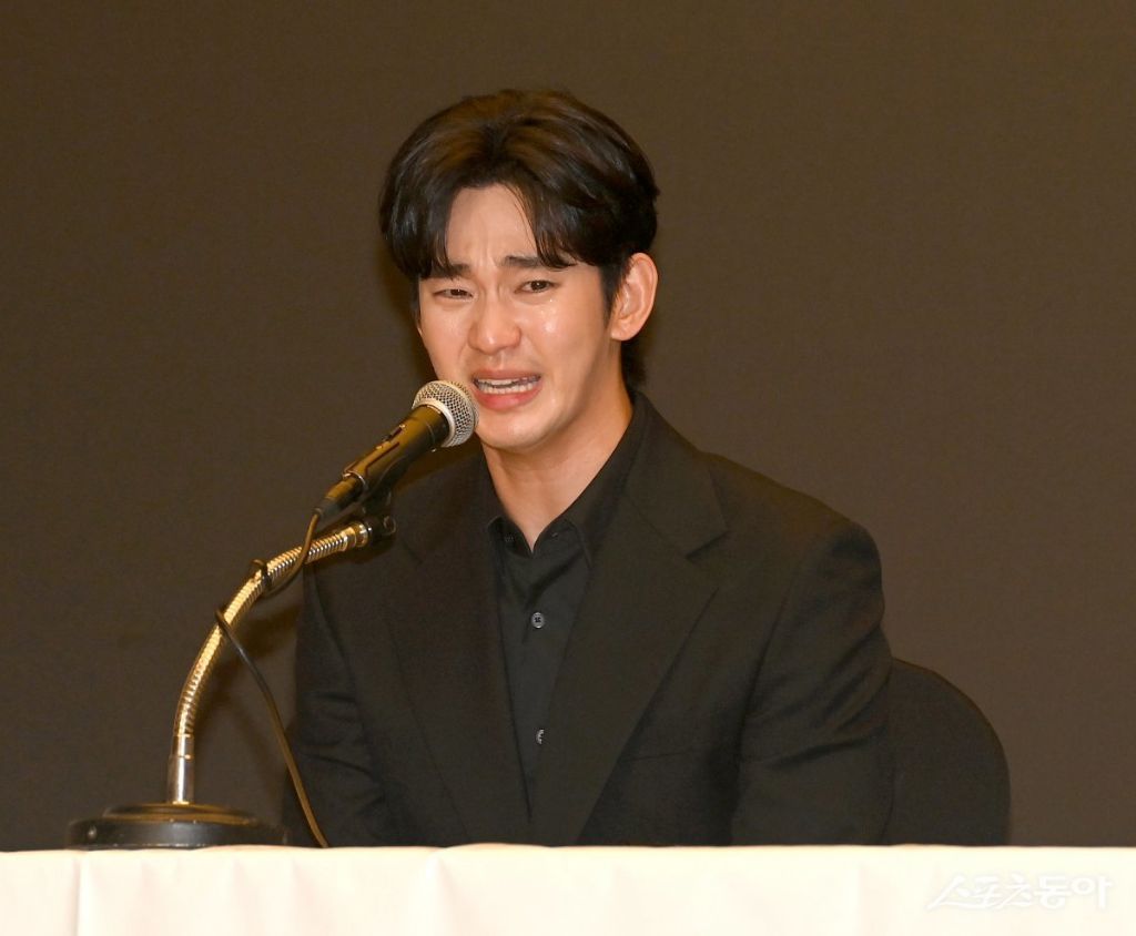 질문을 못 하는 대신 마음먹고 온듯한 기자들 | 인스티즈
