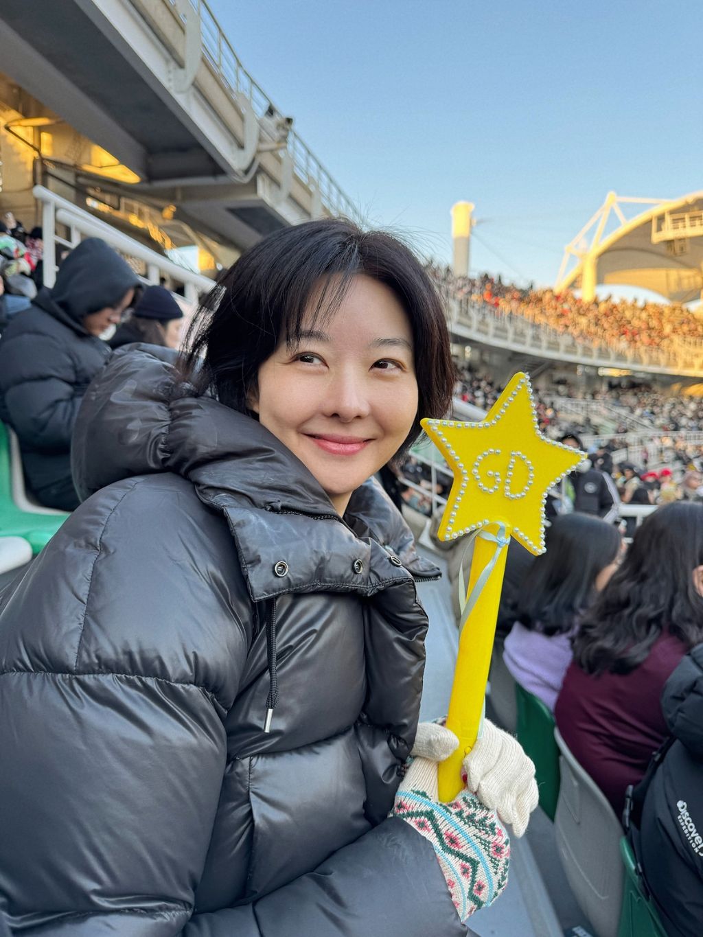  딸이 만들어준 응원봉 들고 지디 콘서트 간 배우 송선미(+딸이 그린 포카)
