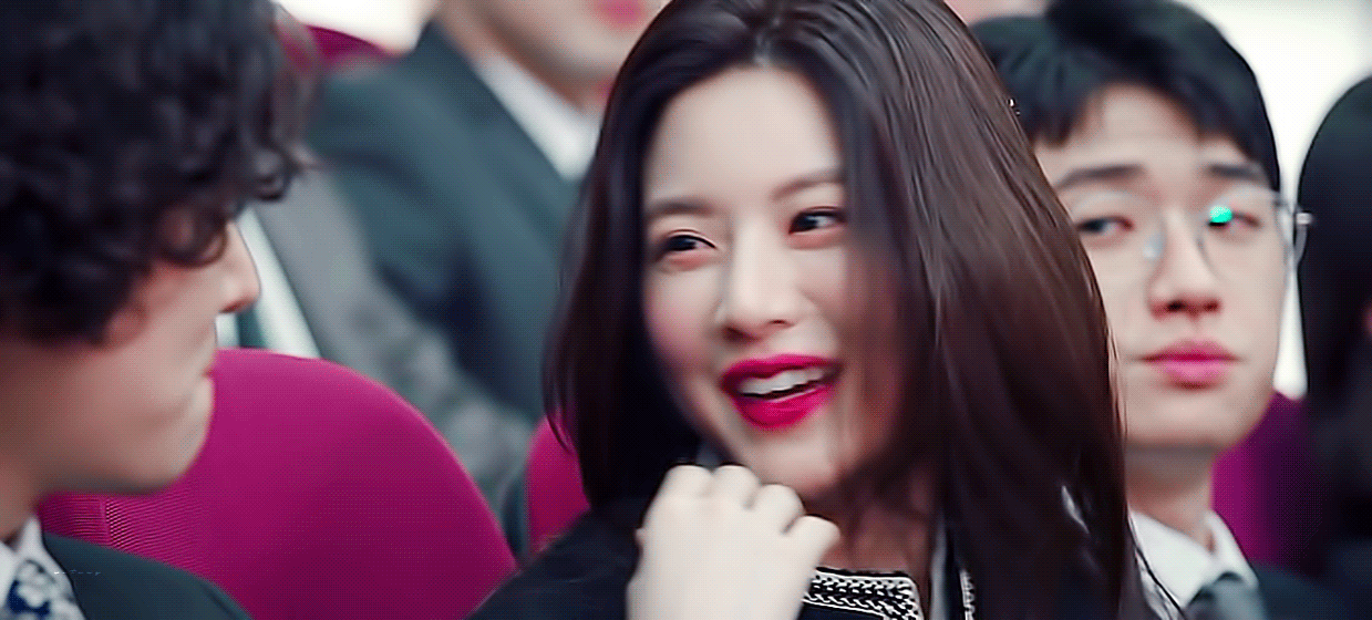 배우 고윤정 살 조금 쪘었다는 드라마 로스쿨 시절.gif | 인스티즈