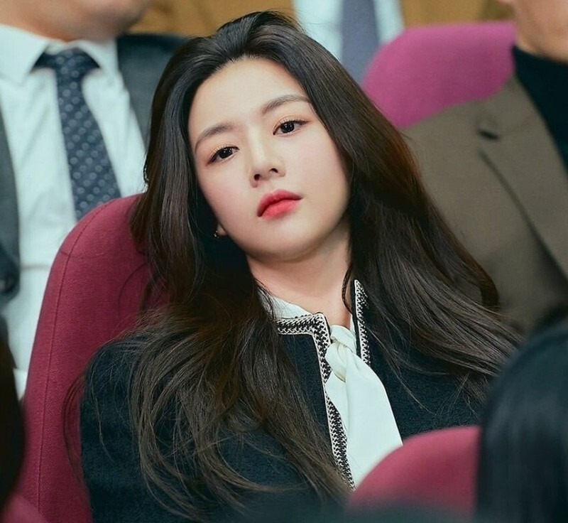 배우 고윤정 살 조금 쪘었다는 드라마 로스쿨 시절.gif | 인스티즈