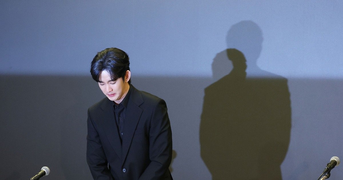 '스타 호소인' 김수현, 교제는 맞으나 그루밍은 아니다 | 인스티즈