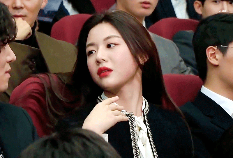 배우 고윤정 살 조금 쪘었다는 드라마 로스쿨 시절.gif | 인스티즈
