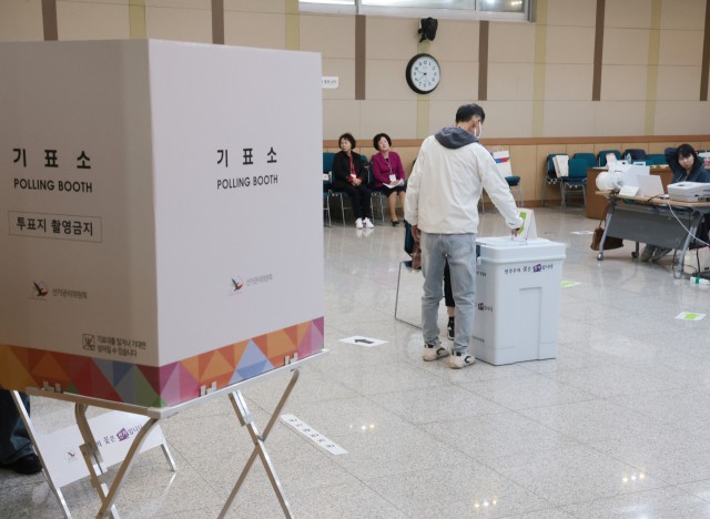 부산시교육감 재선거 사전 투표율 5.87%… '역대 최저'(종합) | 인스티즈