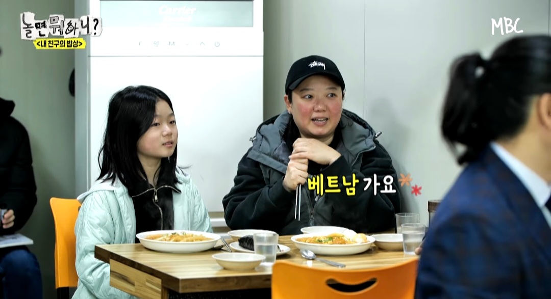 [놀면뭐하니] 옆 테이블 손님에게 실수를 너무 많이 해서ㅋㅋ 떡볶이 값을 내준 유재석ㅋㅋ | 인스티즈