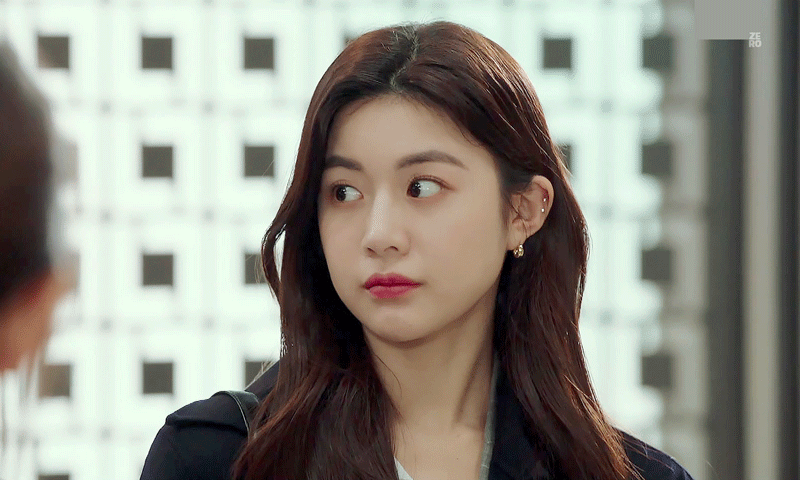 배우 고윤정 살 조금 쪘었다는 드라마 로스쿨 시절.gif | 인스티즈