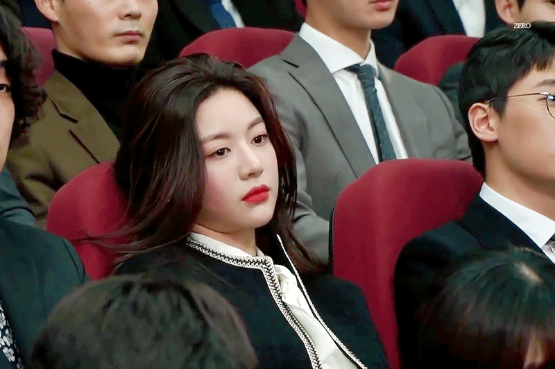 배우 고윤정 살 조금 쪘었다는 드라마 로스쿨 시절.gif | 인스티즈