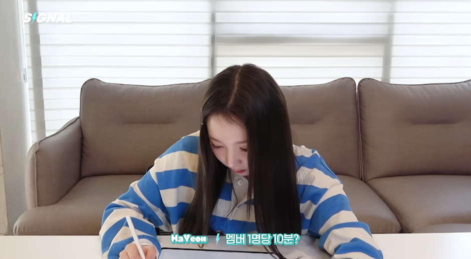 멤버가 직접 그렸다는 한 아이돌 만우절 포토카드.JPG | 인스티즈