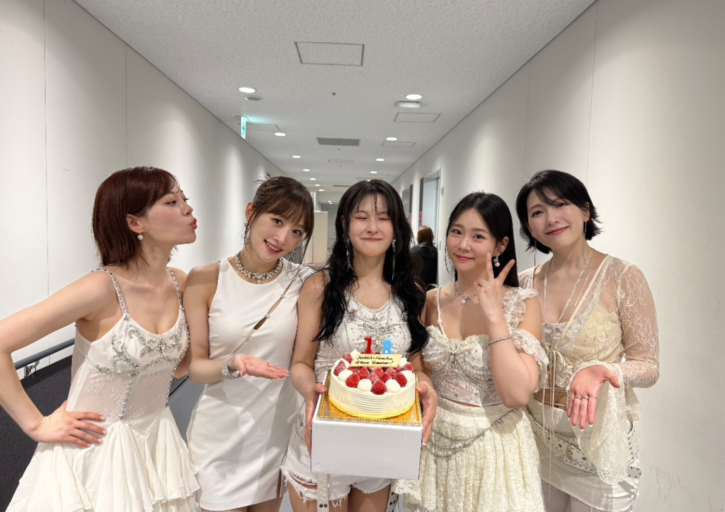 벌써 18주년 축하하는 걸그룹.jpg | 인스티즈
