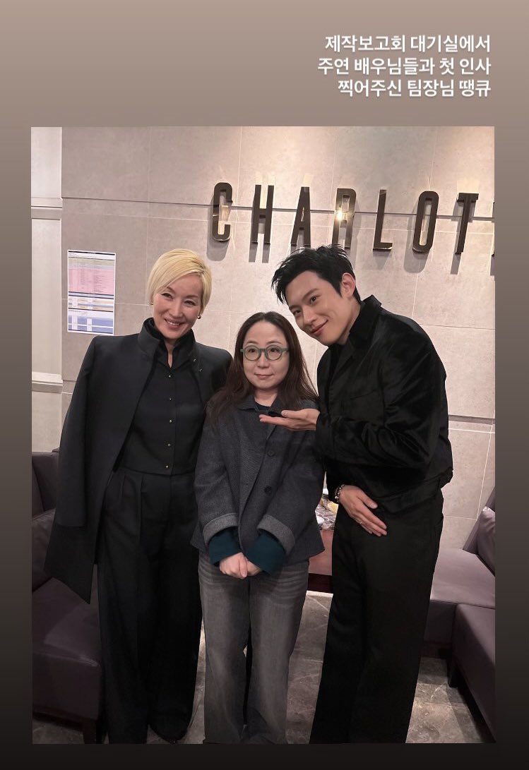 영화 파과 이혜영&김성철과 사진 찍은 구병모 작가 | 인스티즈