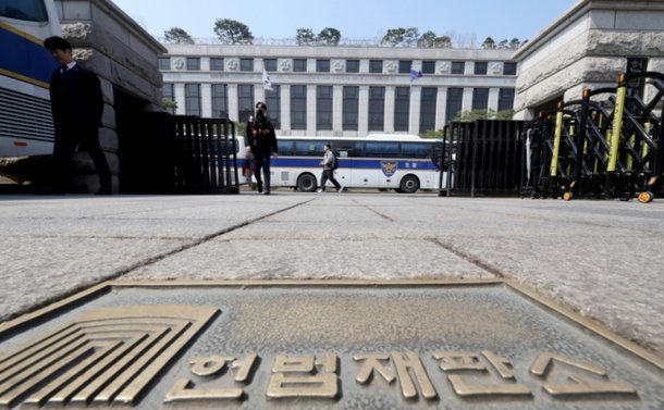 근무시간이지만 "상사 이해할 것"…직장인들 "탄핵선고 꼭 보겠다" | 인스티즈