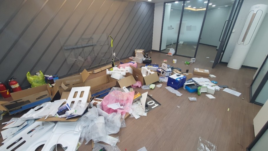 와 아침부터 과장 아내분오셔서 다 갈아엎음 | 인스티즈