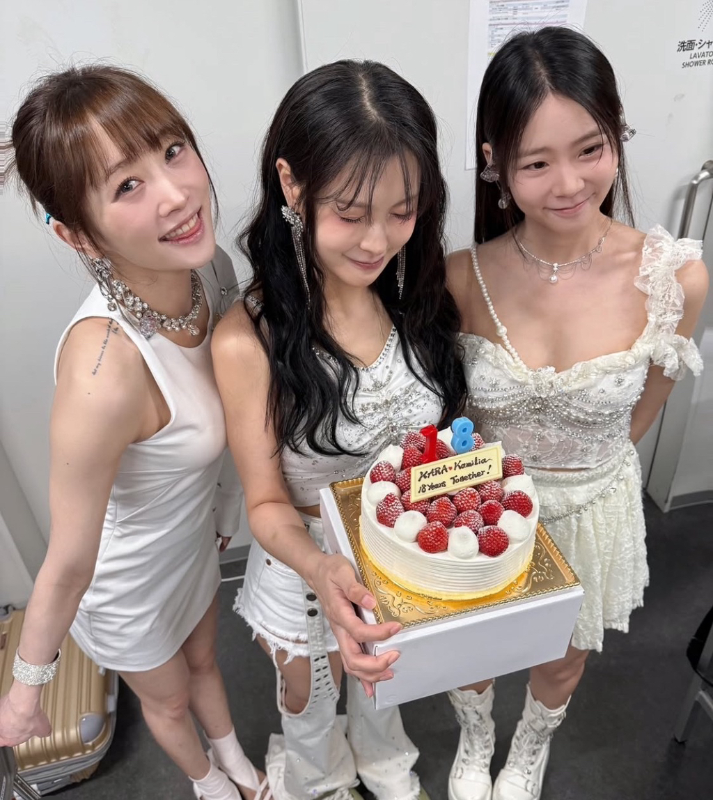 벌써 18주년 축하하는 걸그룹.jpg | 인스티즈