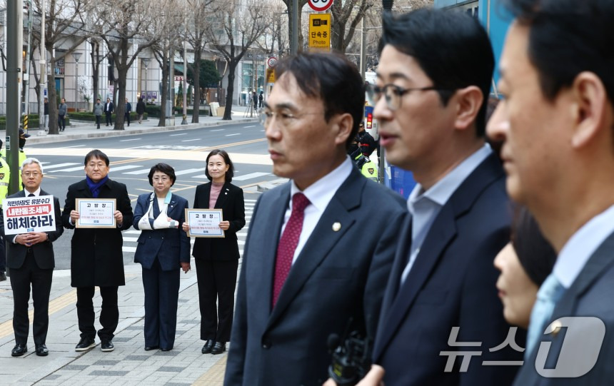 국힘, 이재명·김어준 등 내란음모 고발…조국혁신당, 무고죄로 맞고발 | 인스티즈