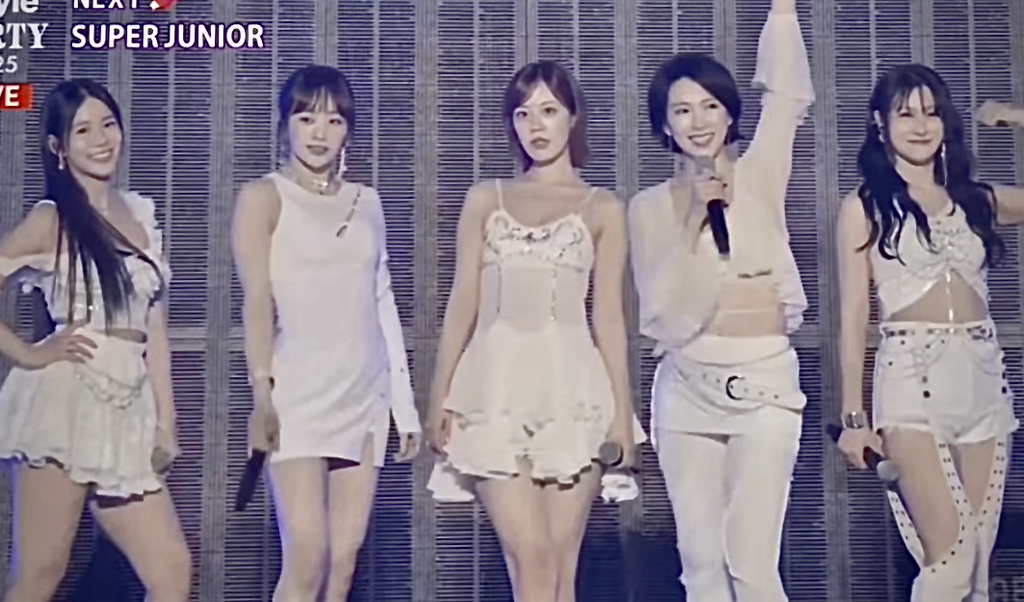 벌써 18주년 축하하는 걸그룹.jpg | 인스티즈