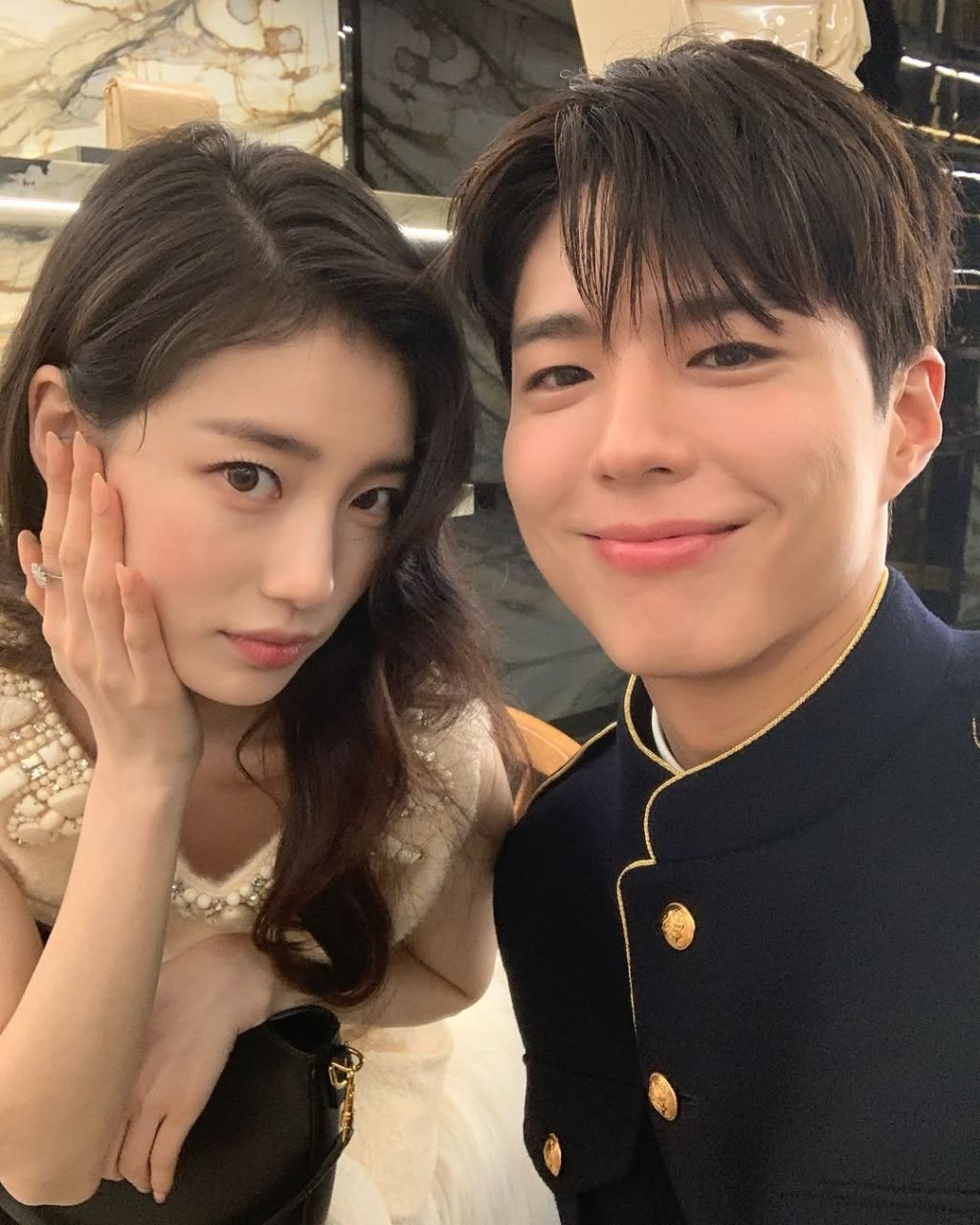 박보검 셀린느 행사 사진 업뎃 (with 수지 투샷 셀카) | 인스티즈
