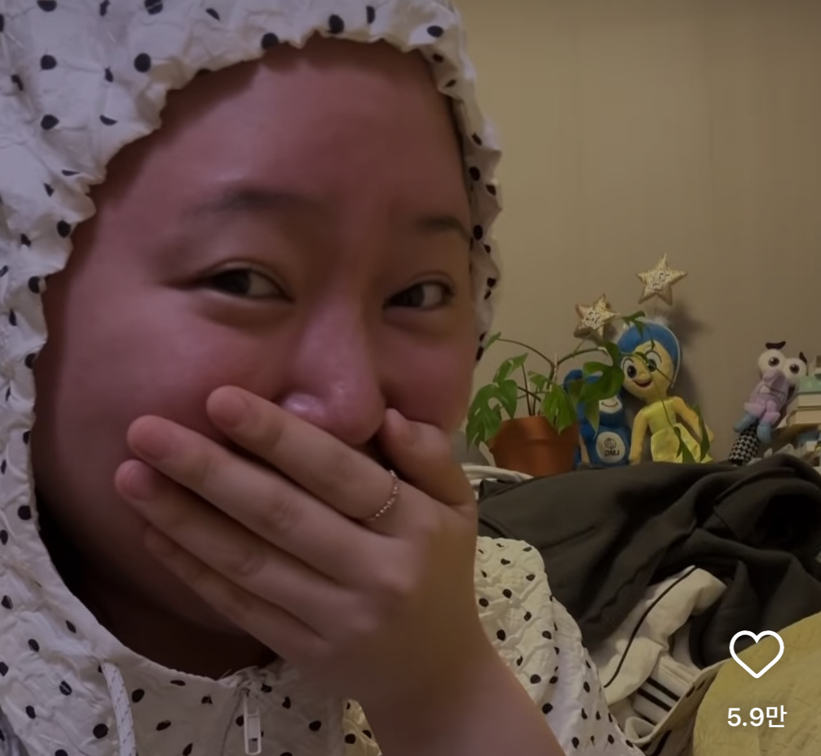  만우절 거짓말에 매년 속는 (10년동안) 베프와 통화하는 찰스엔터