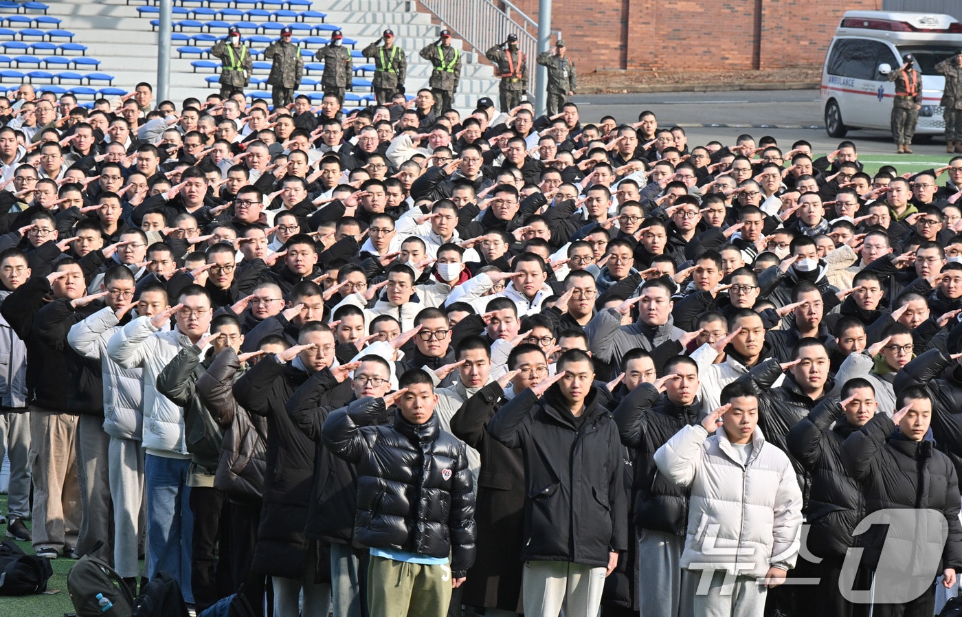 "비 와도 야외훈련 한다"…육군훈련소에 '에어돔 훈련장' 도입 | 인스티즈