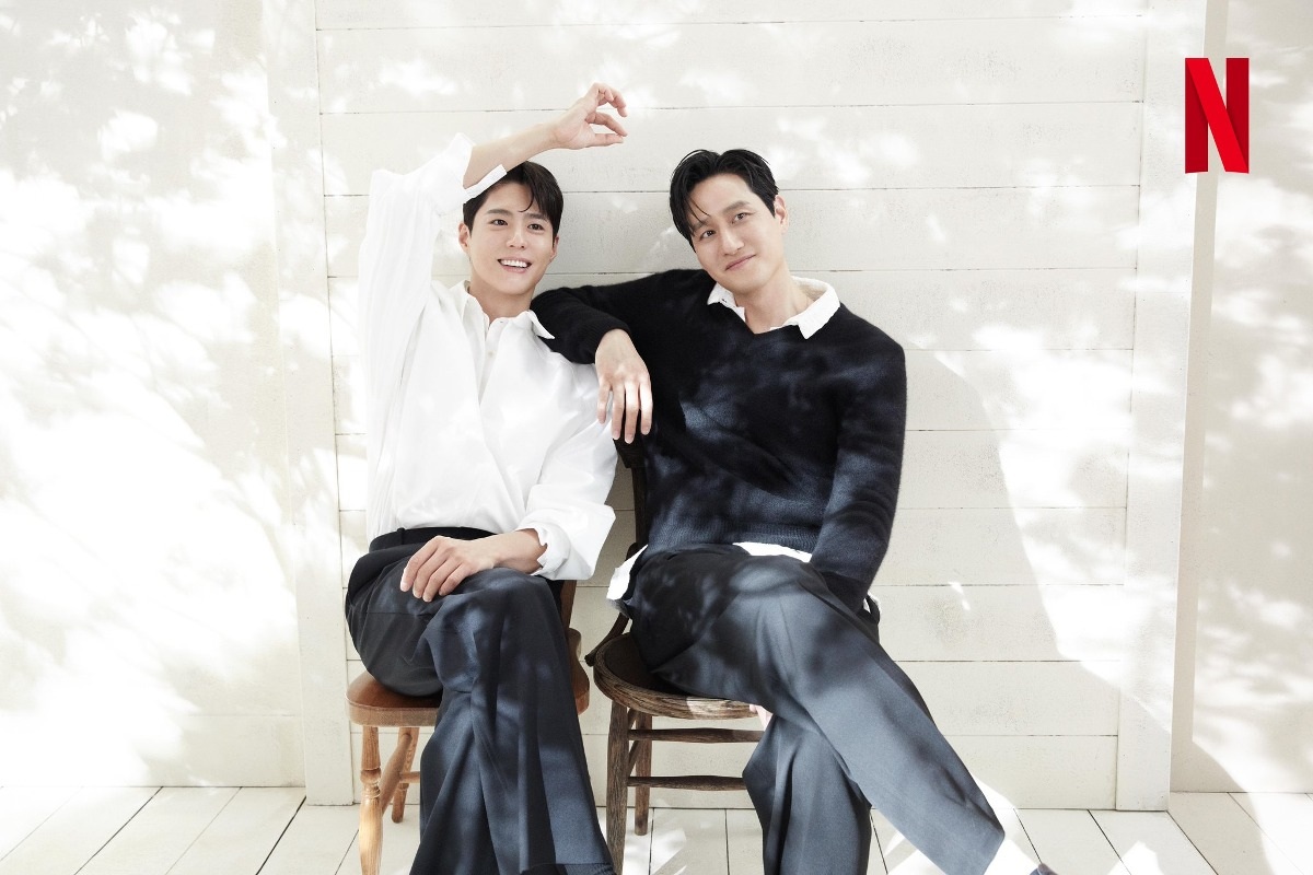 넷플릭스 '두 시절의 애순' 아이유 x 문소리 '두 시절의 관식' 박보검 x 박해준 화보 공개 | 인스티즈