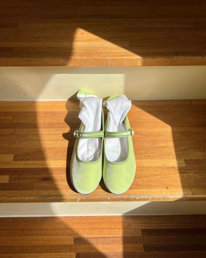 발 끝에서 피어나는 봄🌷 봄 내음 가득 담은 신발들 👟🩰 | 인스티즈