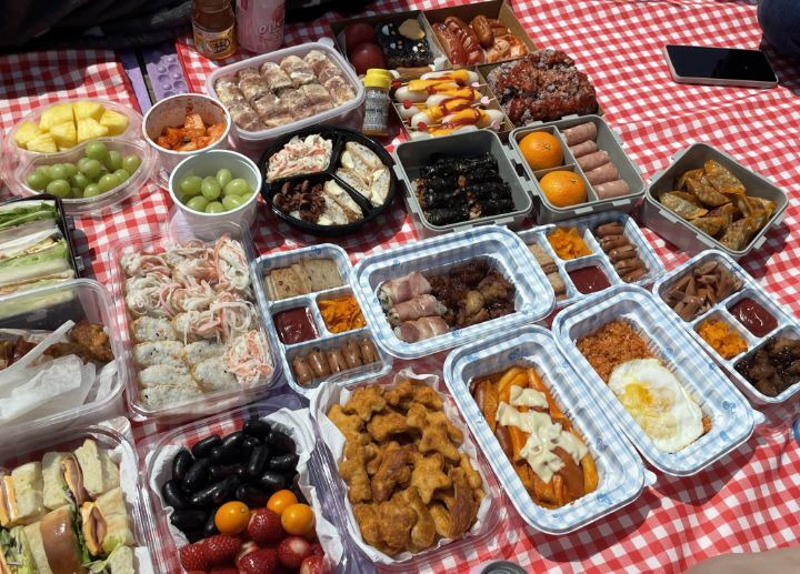 친구들끼리 서로 메뉴와 음식 양 비밀로 하고 피크닉 도시락 싼 결과.twt | 인스티즈