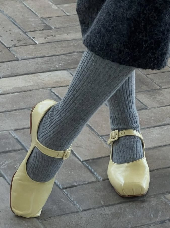 발 끝에서 피어나는 봄🌷 봄 내음 가득 담은 신발들 👟🩰 | 인스티즈