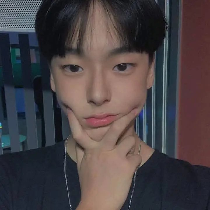 페북스타였다는 SM 남자연습생 오현준 과사들 | 인스티즈