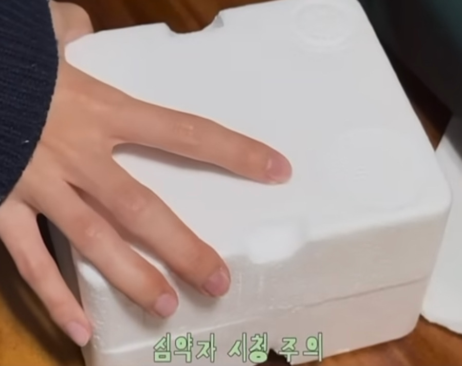  🔥쓸모없는 선물 1위 가능🔥 굴뚝 강아지 근육남 반전 머그컵