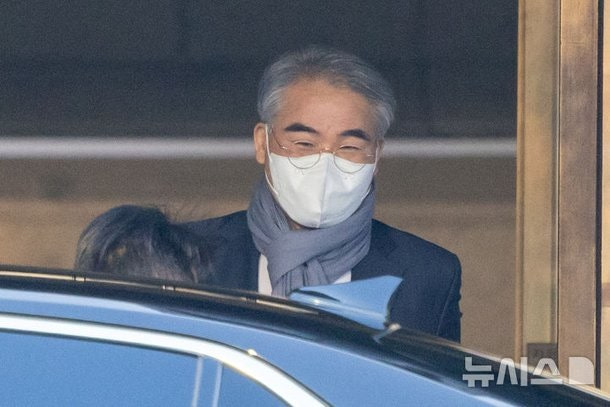 어제자 퇴근하는 헌법재판관들 표정 | 인스티즈