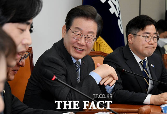  시기 부적절…민주 지도부, 우원식 &apos;동시 개헌·대선&apos; 제안 거절