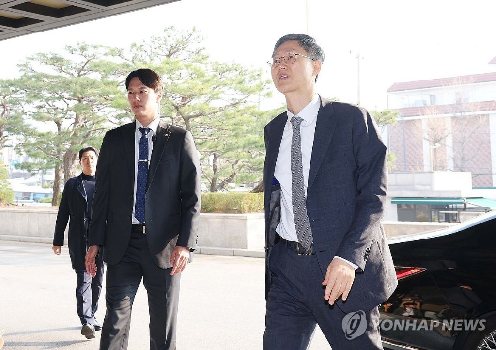 오늘 출근하는 문형배 헌법재판관 | 인스티즈