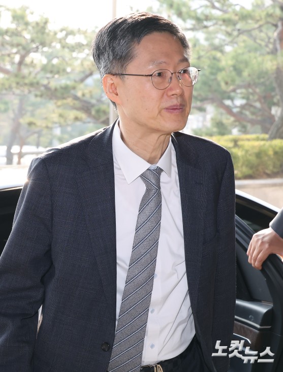 오늘 출근하는 문형배 헌법재판관 | 인스티즈