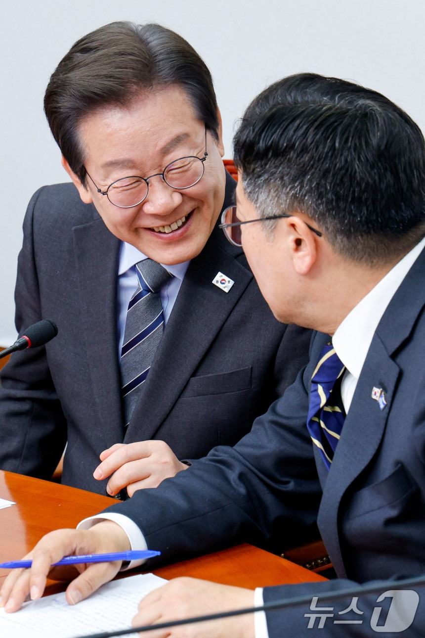이재명과 박찬대가 웃으면서 대화하는 이유 | 인스티즈