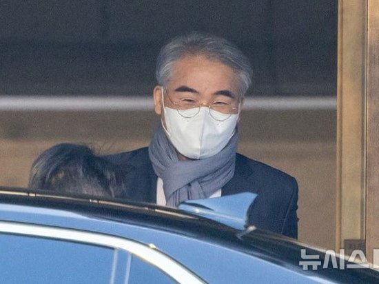 어제자 퇴근하는 헌법재판관들 표정 | 인스티즈