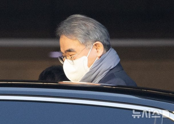 어제자 퇴근하는 헌법재판관들 표정 | 인스티즈