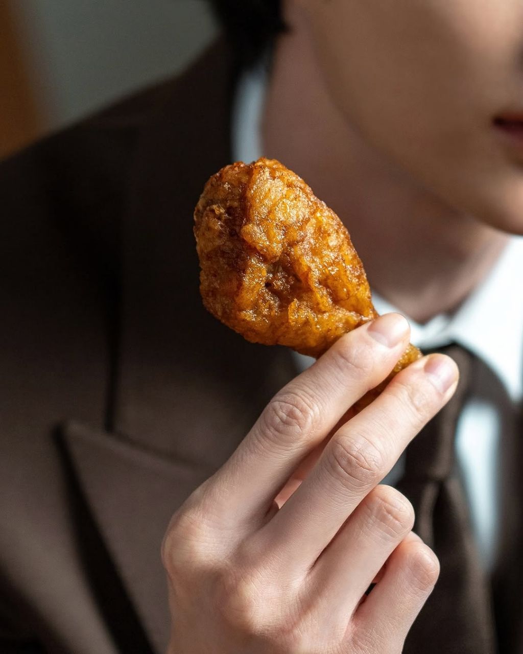 업계 탑 손 모델도 너무 예뻐서 놀랐다는 변우석 손 | 인스티즈
