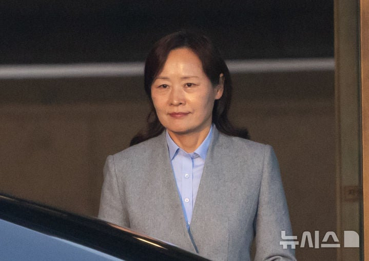 어제자 퇴근하는 헌법재판관들 표정 | 인스티즈
