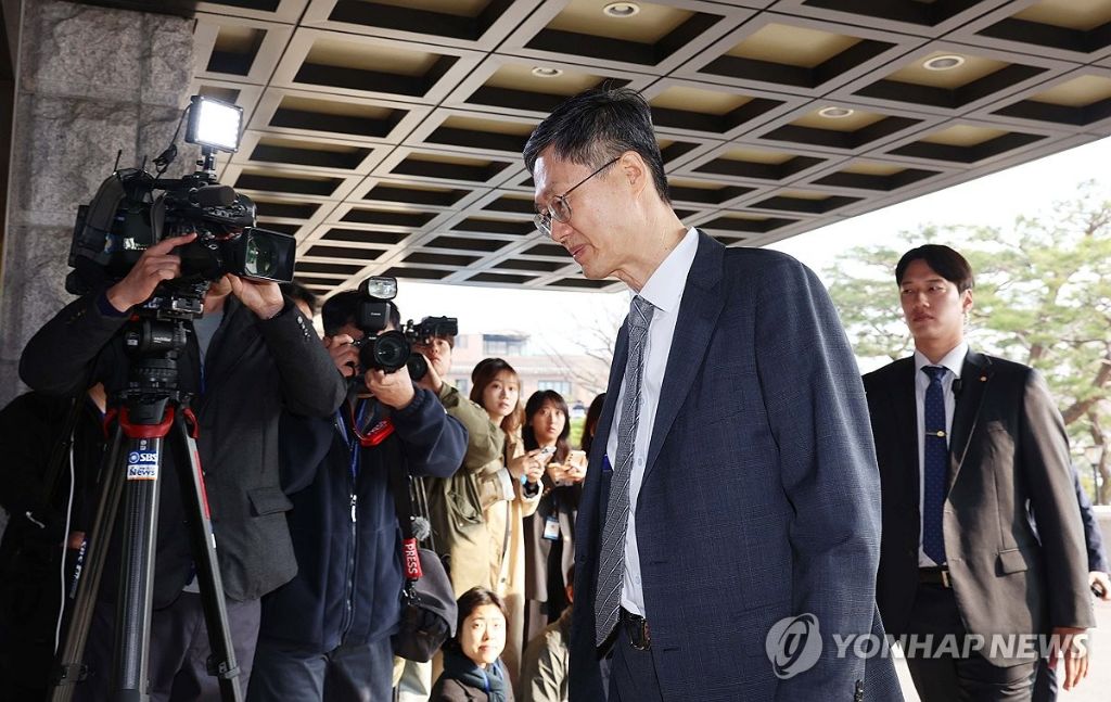 오늘 출근하는 문형배 헌법재판관 | 인스티즈