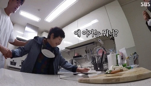 김종국의 절약정신을 바라본 부모님의 상반된 반응.gif | 인스티즈