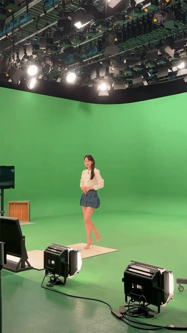  주시은 아나운서 각선미.gif