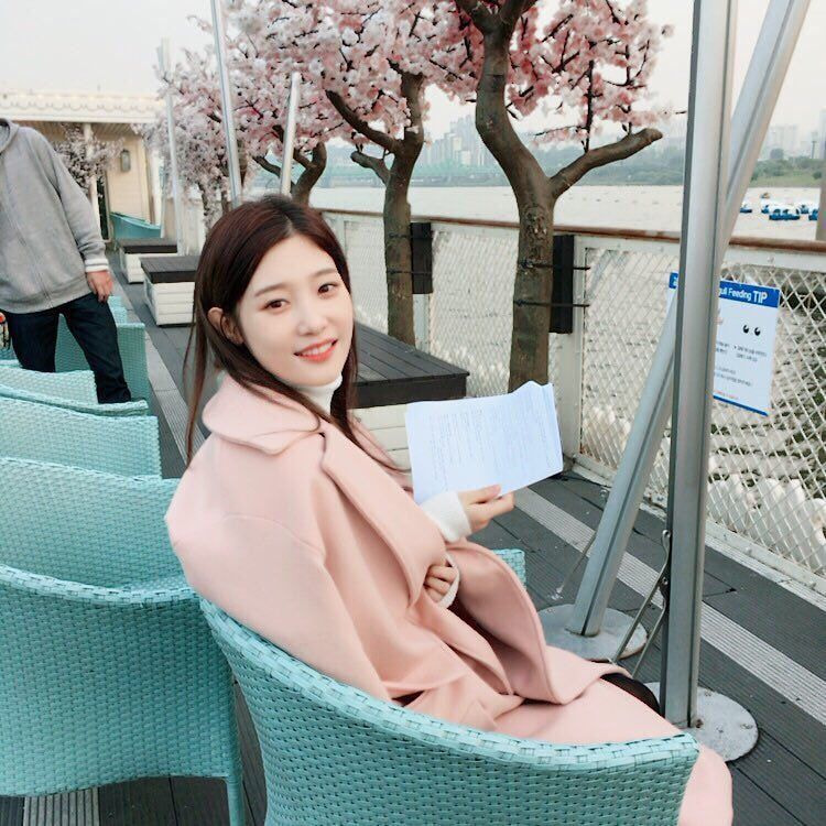 봄마다 꺼내보는 인간 벚꽃 정채연 | 인스티즈