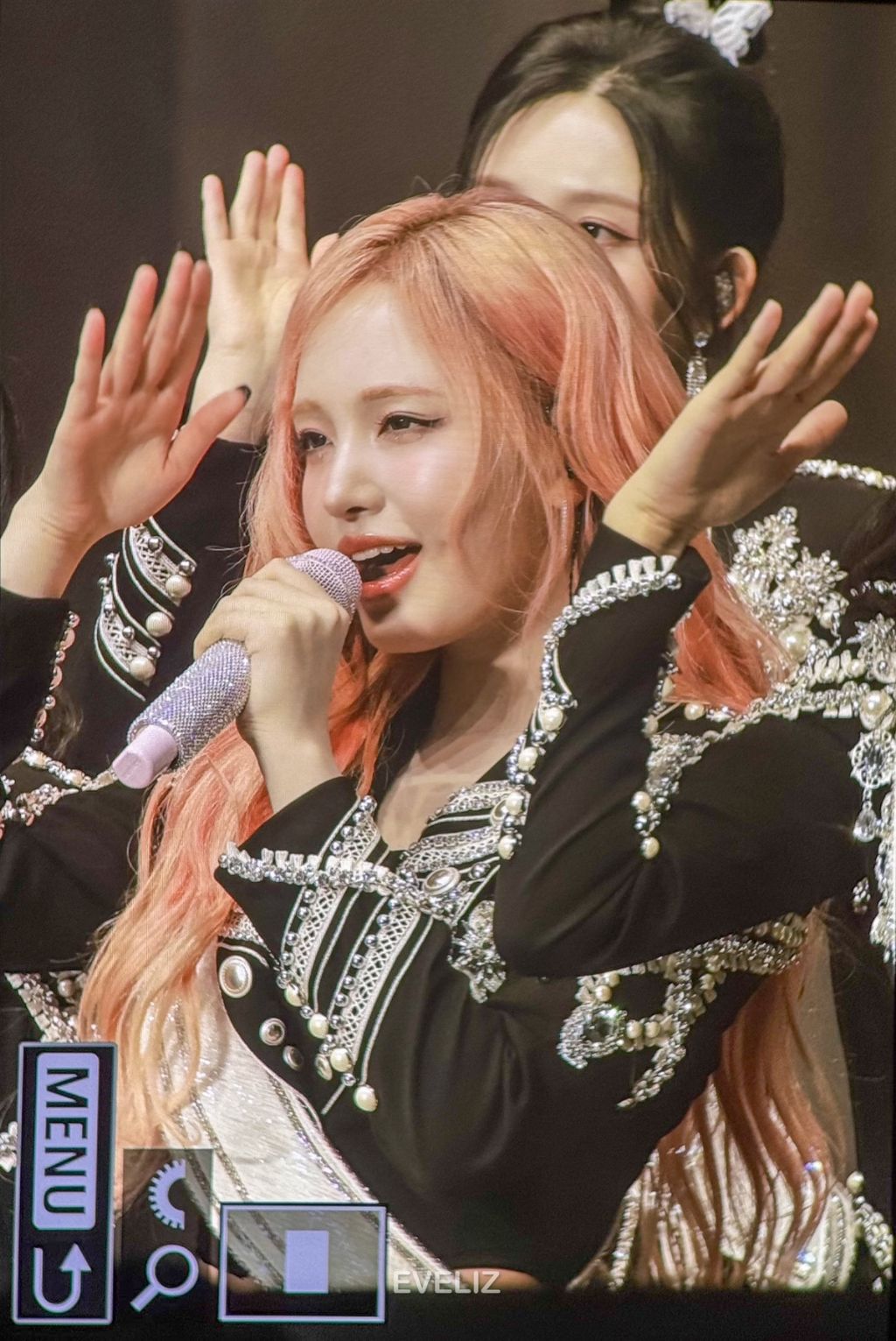 데뷔이래 처음으로 앞머리 까고 공연하는 아이브 리즈 | 인스티즈