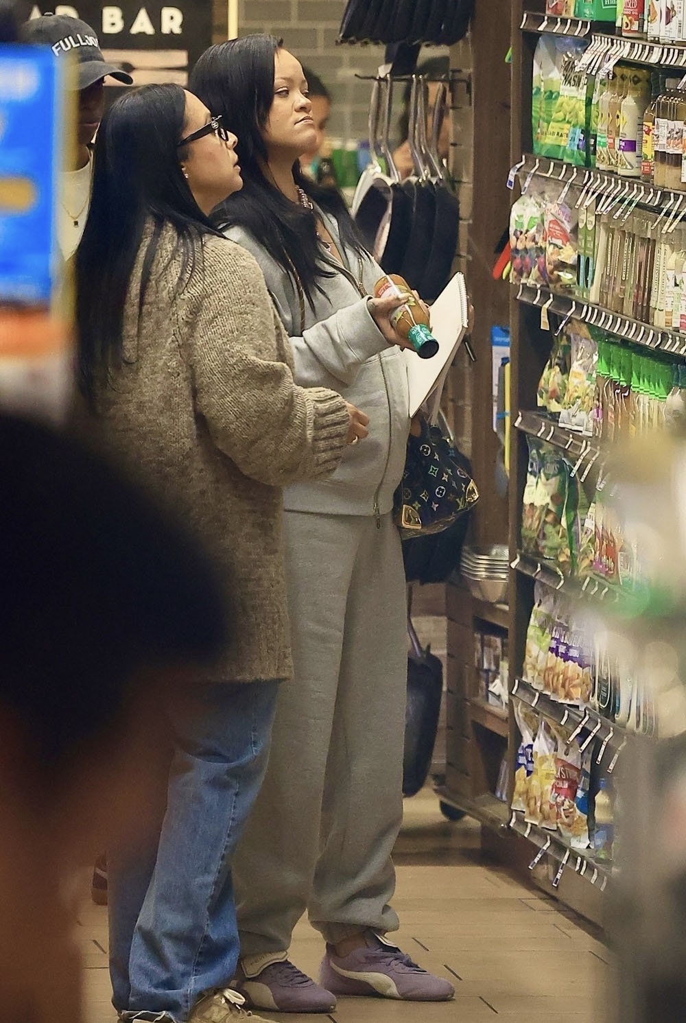  마트에서 장보는 모습 파파라치 찍힌 리한나
