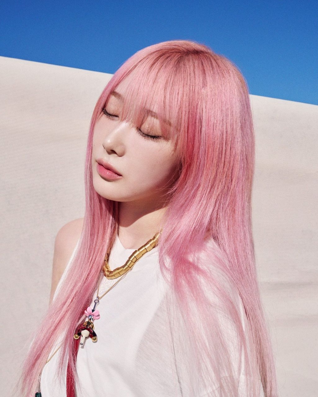  LOEWE PAULA&apos;S IBIZA 2025 에스파 지젤