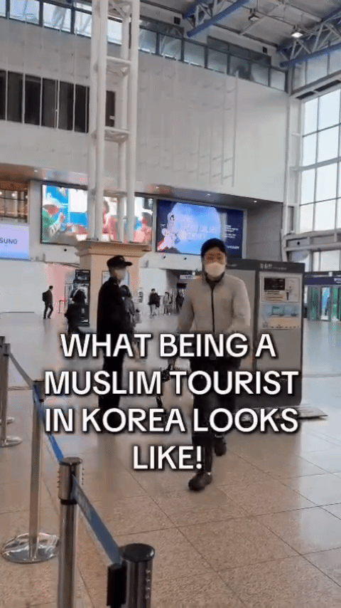 여성관광객들한테 ㅆ년들 이라며 발길질하는 한국아저씨 + 제대로 막지않는 보안요원 | 인스티즈